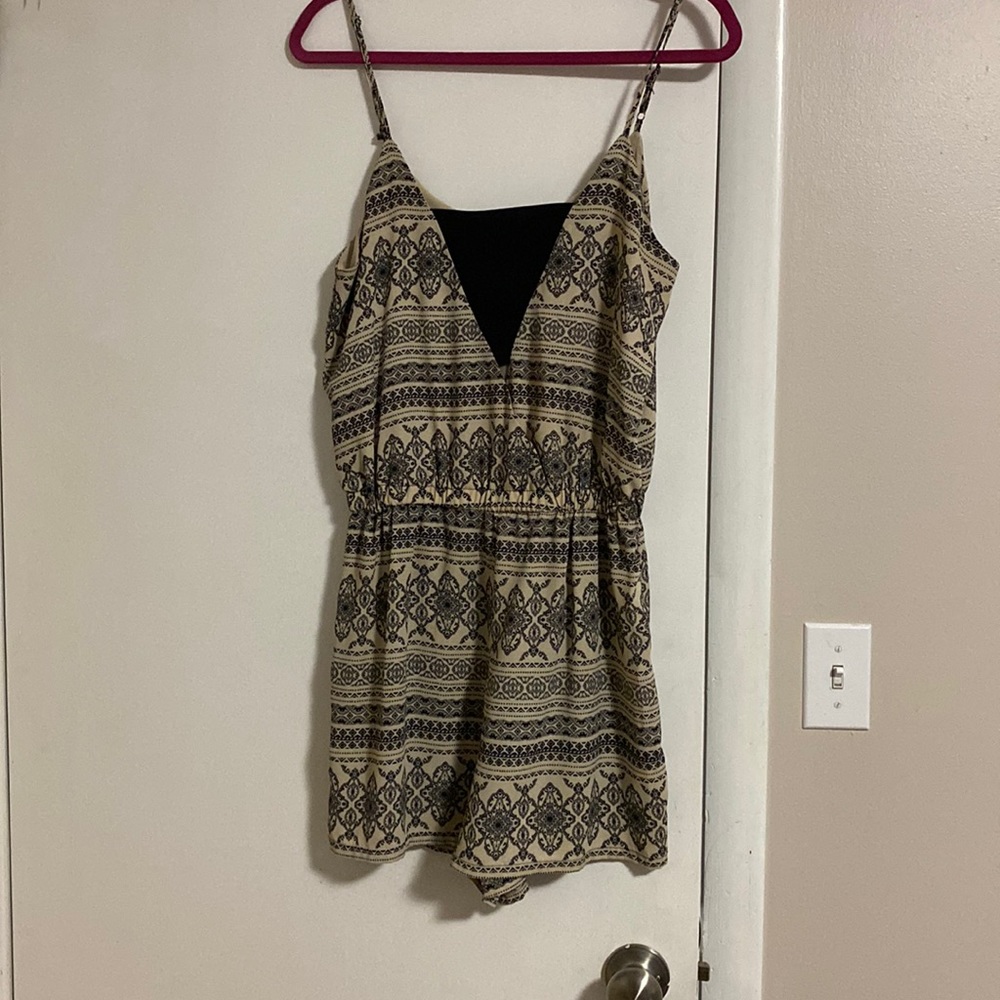 Romeo & Juliet Couture Med Tan/Black Romper EUC